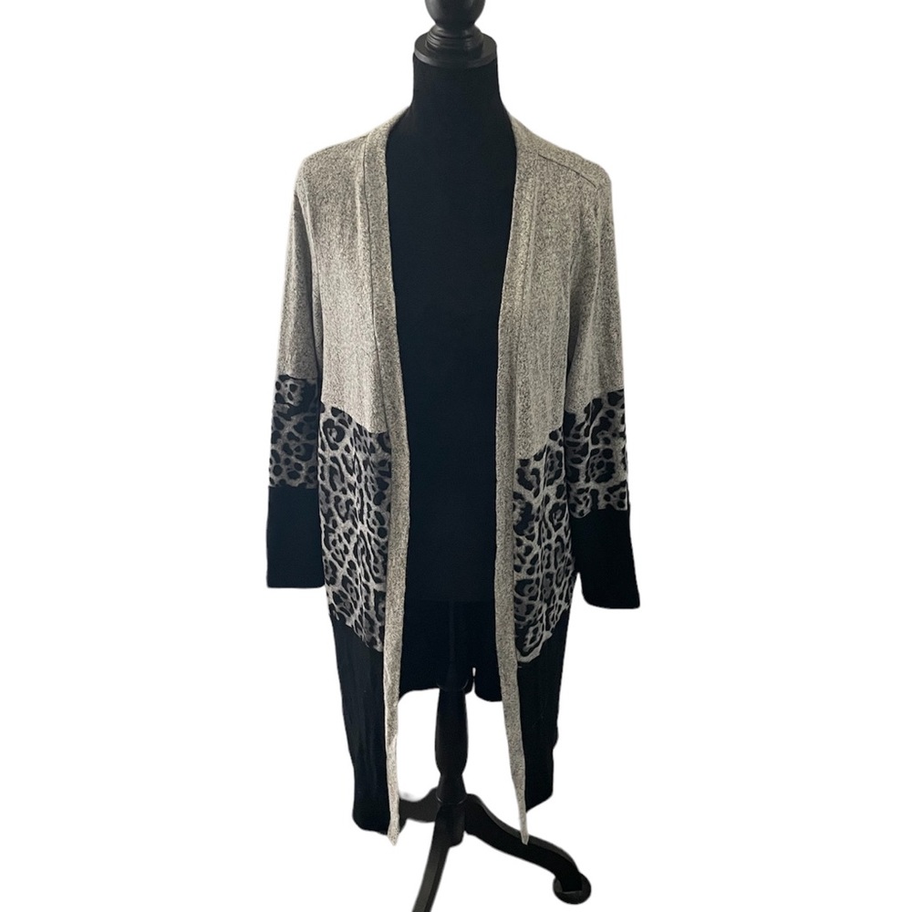 Indigo Soul Woman’s Cheetah Black and Gray Long Sleeve Cardigan Small